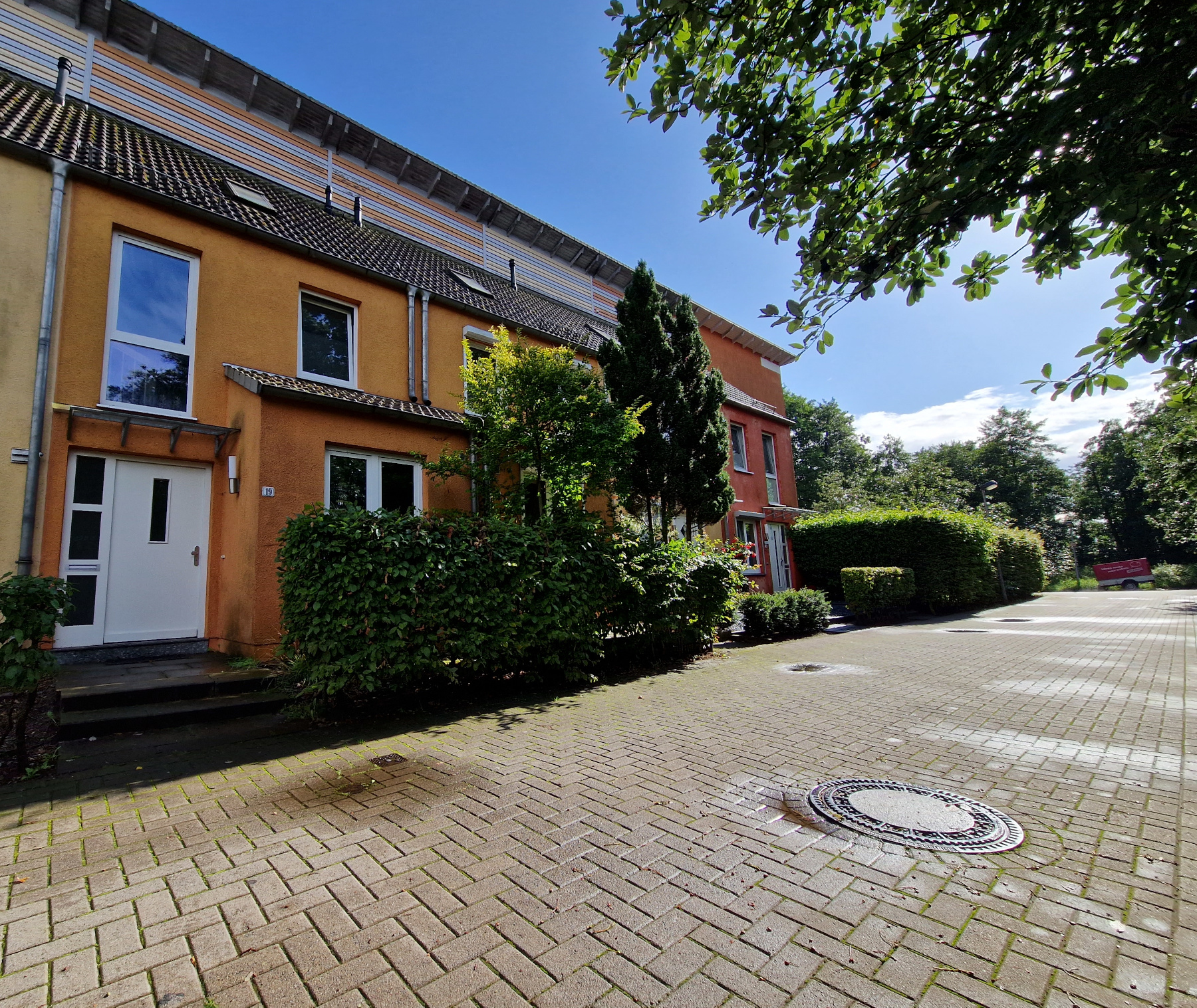 Renoviertes Reihenhaus mit Garten und Carport in Huchting