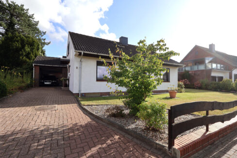 Fassade_Einfahrt_Garage